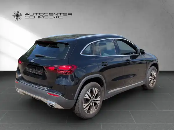 MERCEDES-BENZ GLA 200 (6/15)