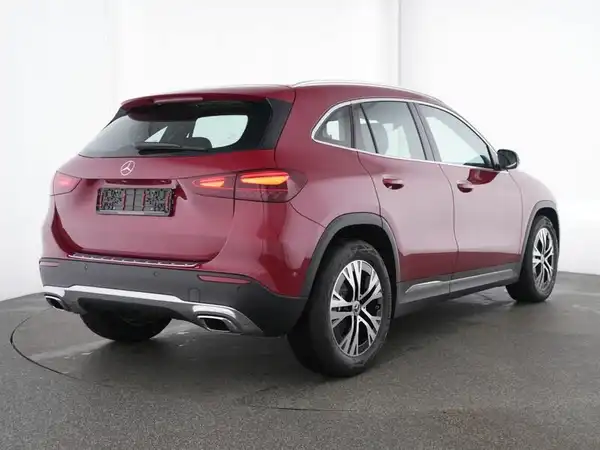 MERCEDES-BENZ GLA 200 (3/13)
