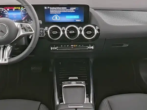 MERCEDES-BENZ GLA 200 (6/13)