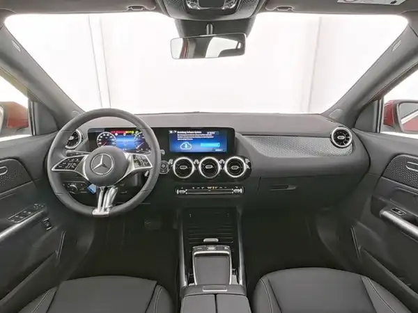 MERCEDES-BENZ GLA 200 (8/13)