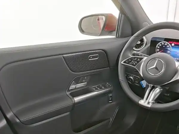 MERCEDES-BENZ GLA 200 (10/13)