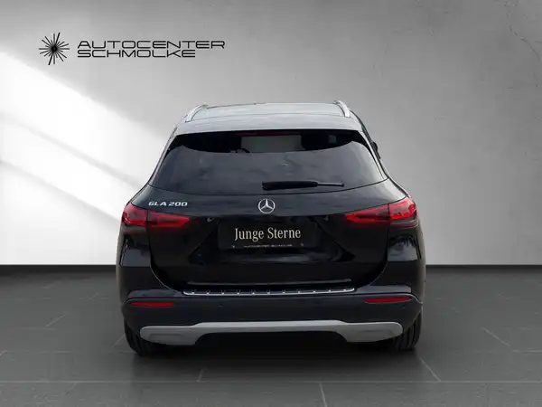MERCEDES-BENZ GLA 200 (5/15)