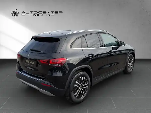 MERCEDES-BENZ GLA 200 (6/15)
