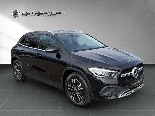 MERCEDES-BENZ GLA 200 (8/15)