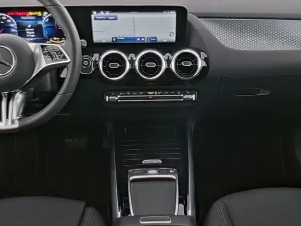 MERCEDES-BENZ GLA 250 e (6/13)