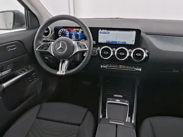 MERCEDES-BENZ GLA 250 e (7/13)