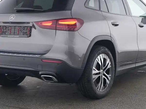 MERCEDES-BENZ GLA 180 (5/13)