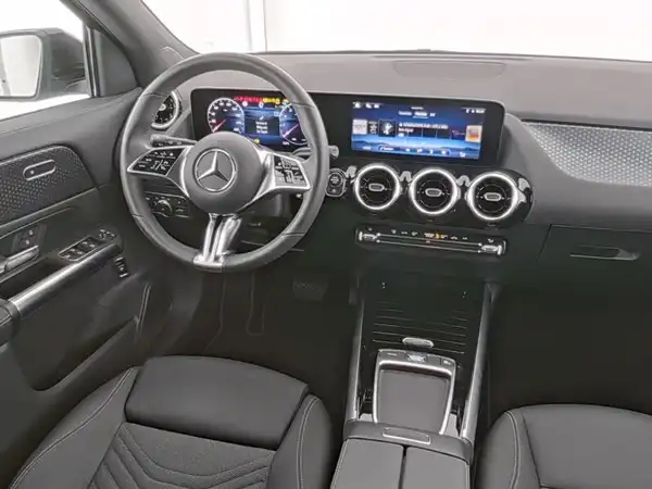 MERCEDES-BENZ GLA 180 (7/13)