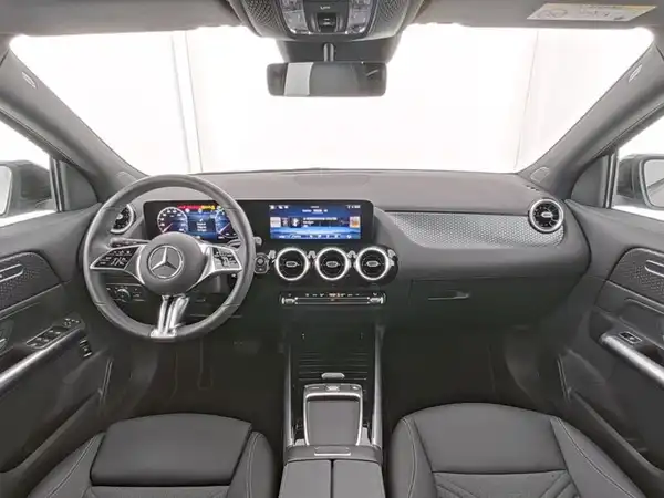 MERCEDES-BENZ GLA 180 (8/13)