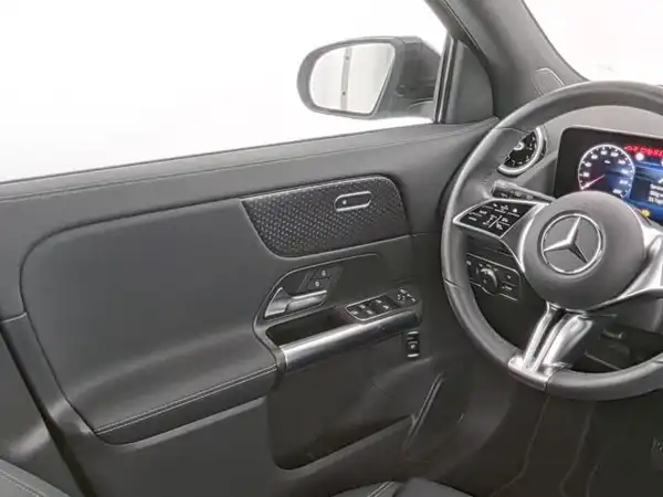 MERCEDES-BENZ GLA 180 (10/13)