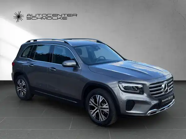 MERCEDES-BENZ GLB 200 (8/15)