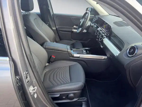 MERCEDES-BENZ GLB 200 (10/15)