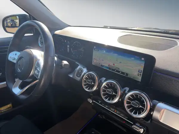 MERCEDES-BENZ GLB 200 (11/15)