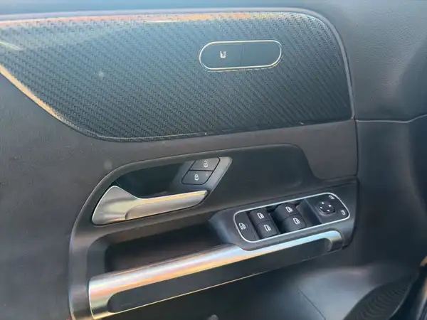 MERCEDES-BENZ GLB 200 (12/15)