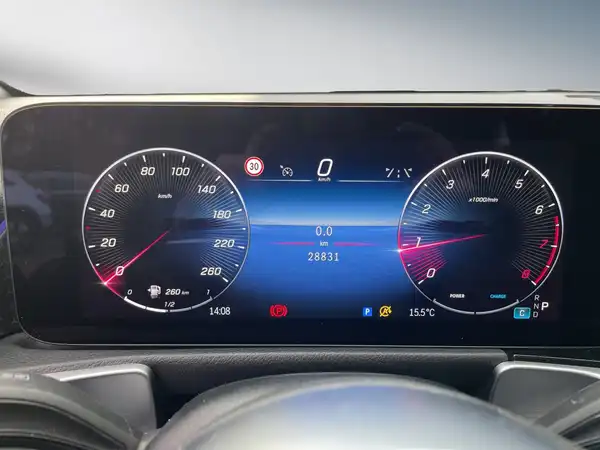 MERCEDES-BENZ GLB 200 (12/15)