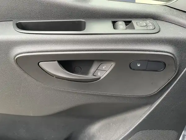 MERCEDES-BENZ SPRINTER (8/15)