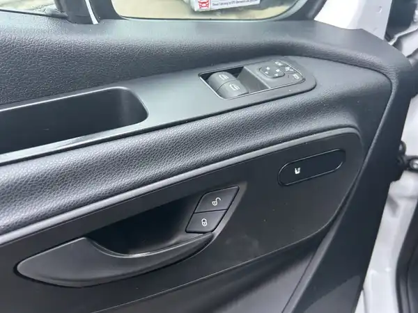 MERCEDES-BENZ SPRINTER (8/15)