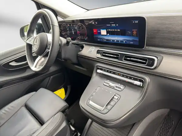 MERCEDES-BENZ V 220 (11/15)
