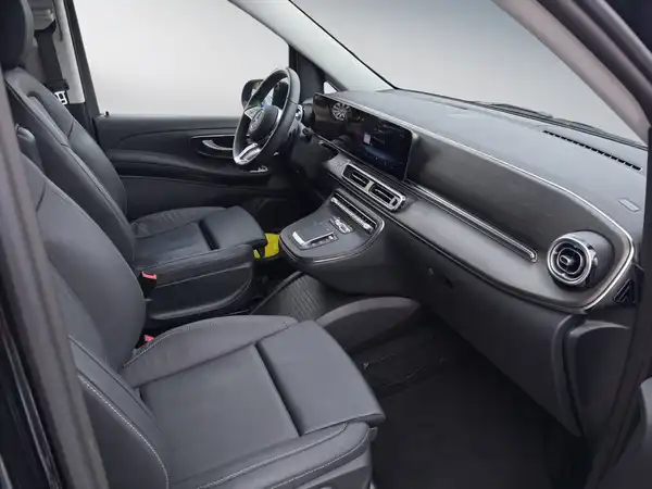 MERCEDES-BENZ V 220 (10/15)