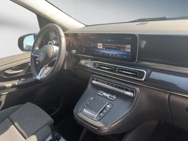 MERCEDES-BENZ V 220 (11/15)