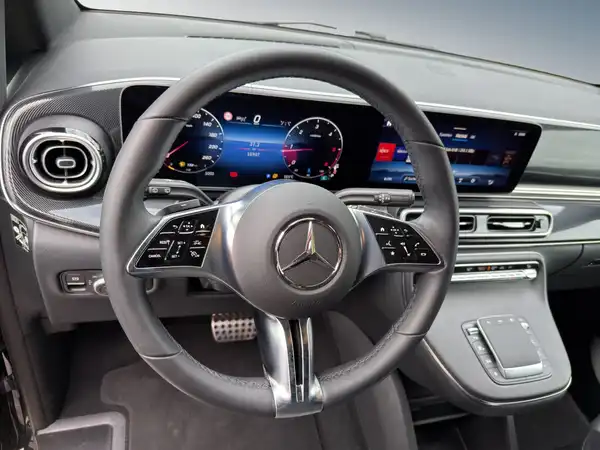 MERCEDES-BENZ V 220 (11/15)