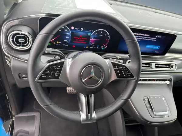 MERCEDES-BENZ V 220 (11/15)
