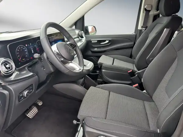 MERCEDES-BENZ V 220 (10/15)