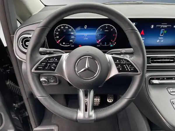 MERCEDES-BENZ V 220 (11/15)