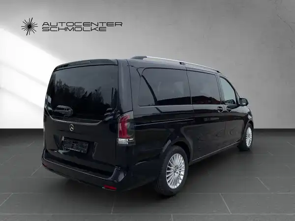 MERCEDES-BENZ V 220 (6/15)