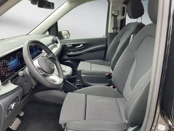 MERCEDES-BENZ V 220 (10/15)