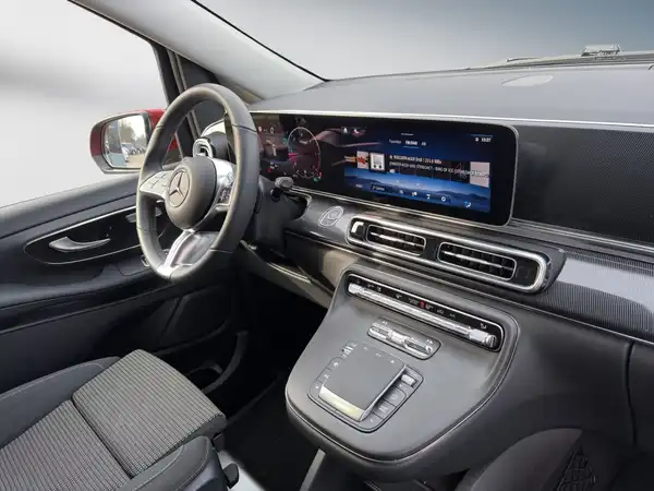 MERCEDES-BENZ V 220 (11/15)