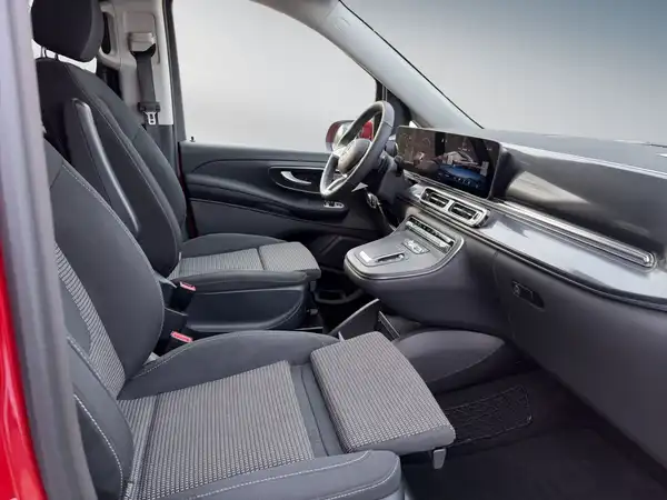 MERCEDES-BENZ V 220 (10/15)