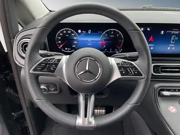 MERCEDES-BENZ V 220 (11/15)