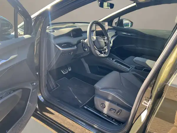 ŠKODA ENYAQ RS (9/15)
