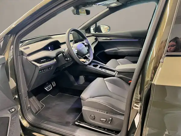 ŠKODA ENYAQ RS (9/15)