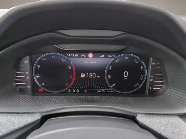 ŠKODA KAMIQ (11/15)