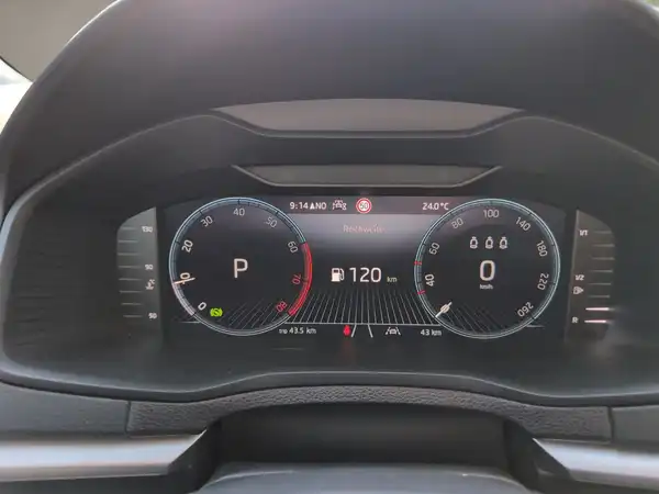 ŠKODA KAROQ (11/15)
