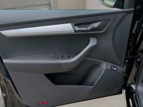 ŠKODA KAROQ (11/15)