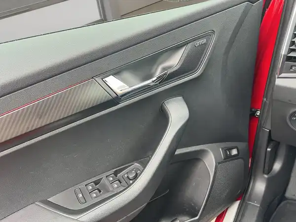 ŠKODA KAROQ (11/15)