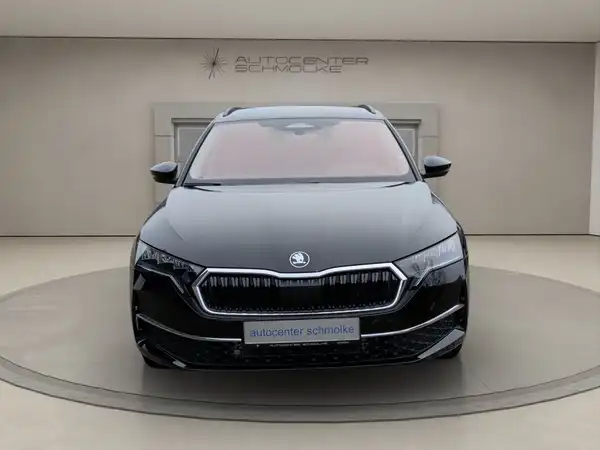 ŠKODA OCTAVIA (2/15)