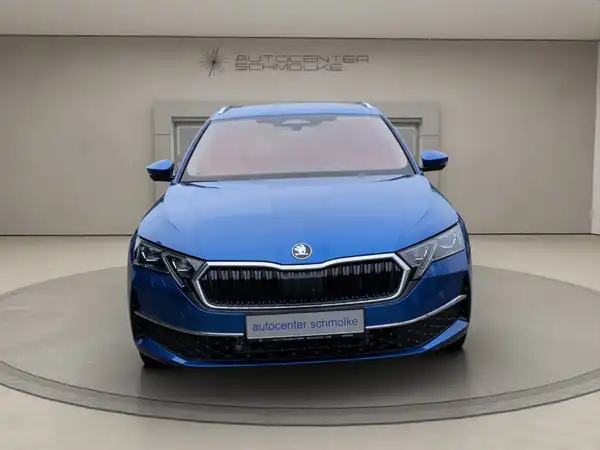 ŠKODA OCTAVIA (2/15)