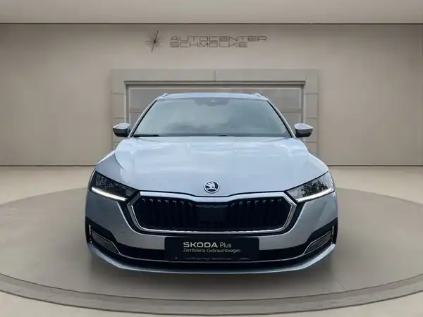 ŠKODA OCTAVIA (2/15)