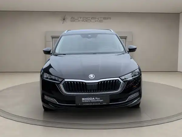 ŠKODA OCTAVIA (2/15)