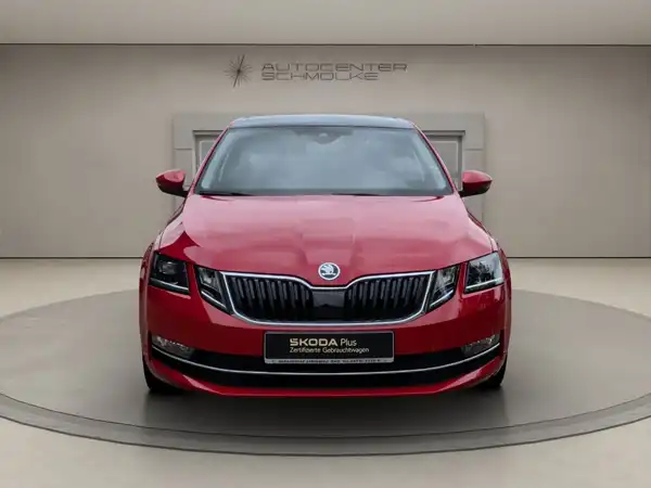 ŠKODA OCTAVIA (2/15)