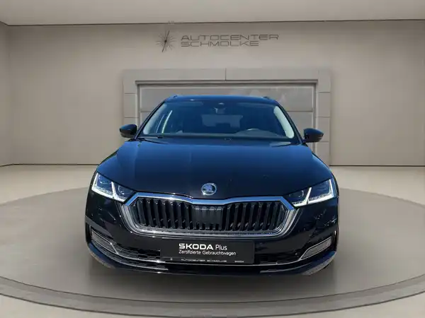 ŠKODA OCTAVIA (2/15)