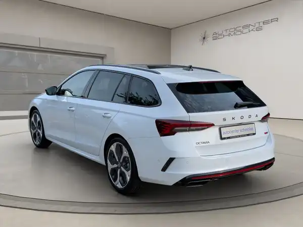 ŠKODA OCTAVIA RS (4/15)