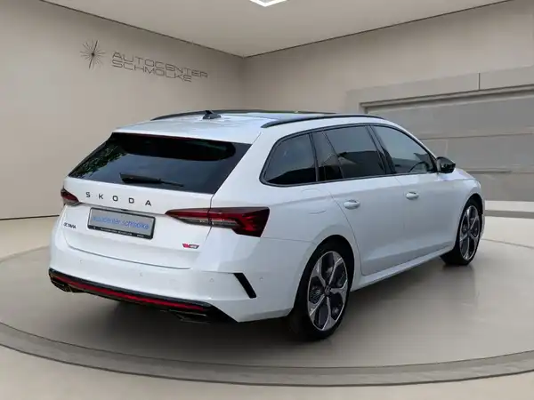 ŠKODA OCTAVIA RS (6/15)