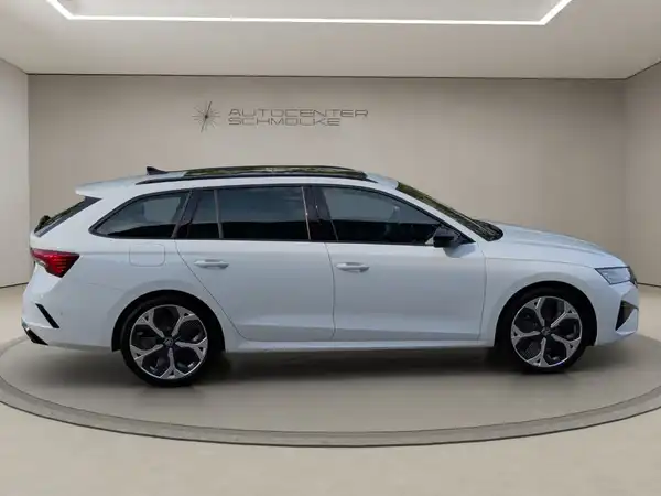 ŠKODA OCTAVIA RS (7/15)